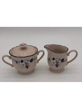 Vtg Epoch "New Apple Blossom" Scalloped Edge Sugar Bowl/Lid & 8 oz Creamer Set